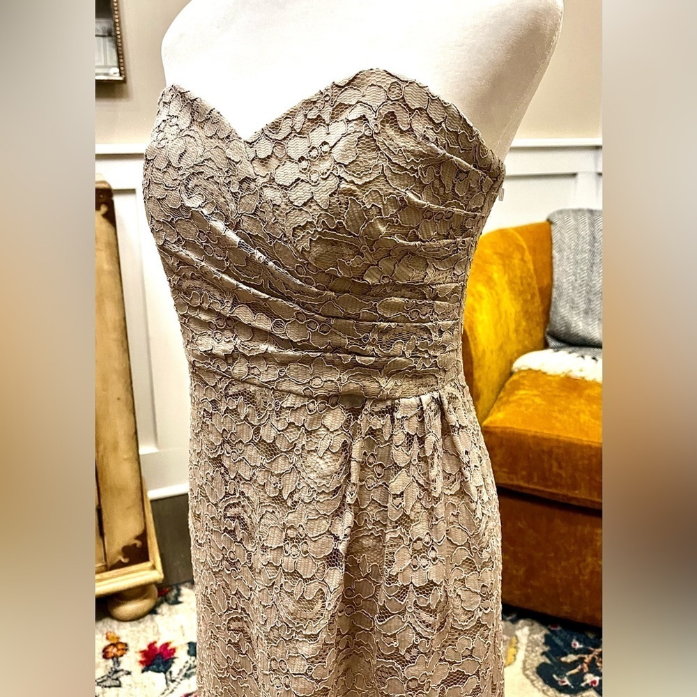 NWT David’s bridal strapless knee length dress w/lace overlay SZ 6. Lt taupe. - Picture 2 of 13